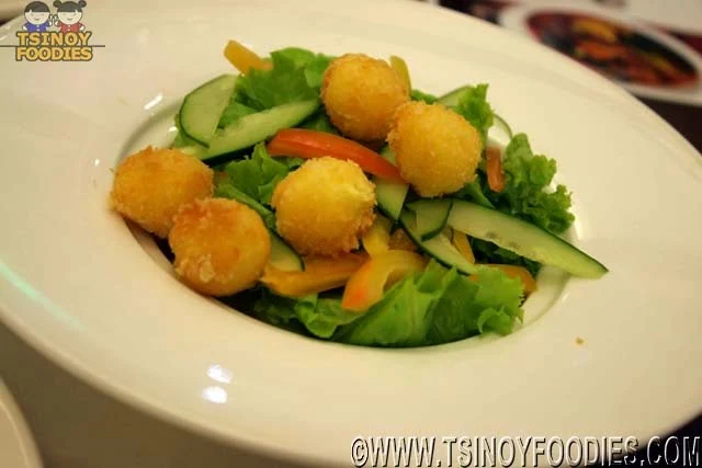 fried quesong puti ensalada