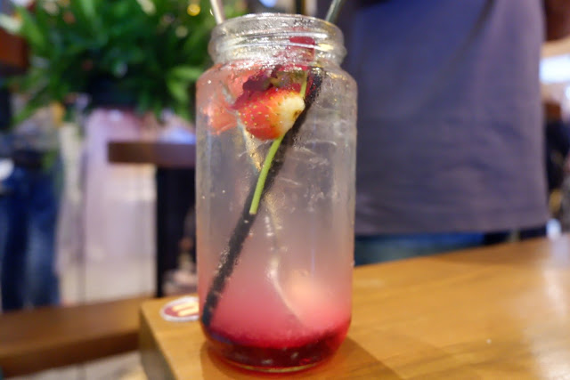 cafe konsep terbaru oldtown white coffee di arkadia green park