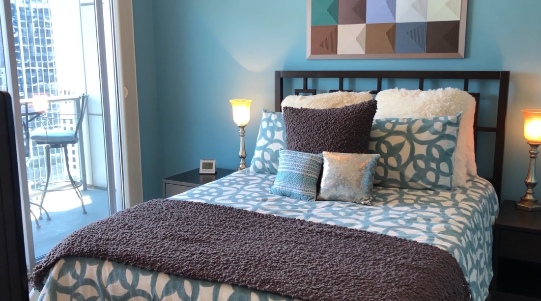 20 Interior Design Photos vs. 800 The Mark Ln #707, San Diego Luxury Condo Tour