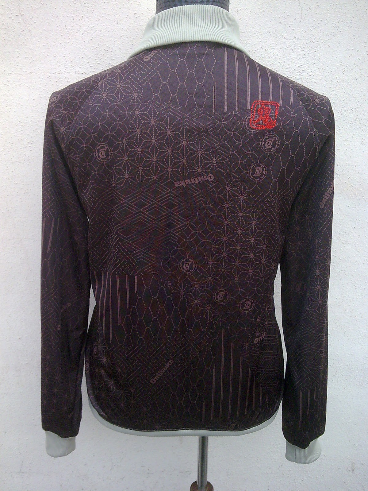 onitsuka tiger sweater