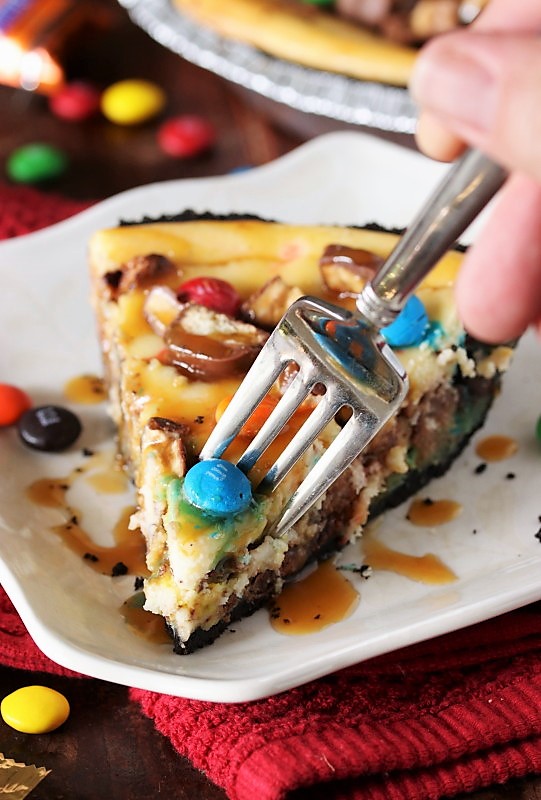 my kitchen world tour Candy Bar Cheesecake Pie