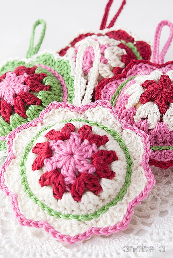 Christmas crochet ornament pattern by Anabelia Craft Design