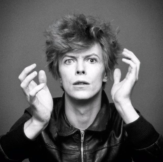 The Outtakes of David Bowie's Iconic “Heroes” Album Cover Shoot in 1977 ...