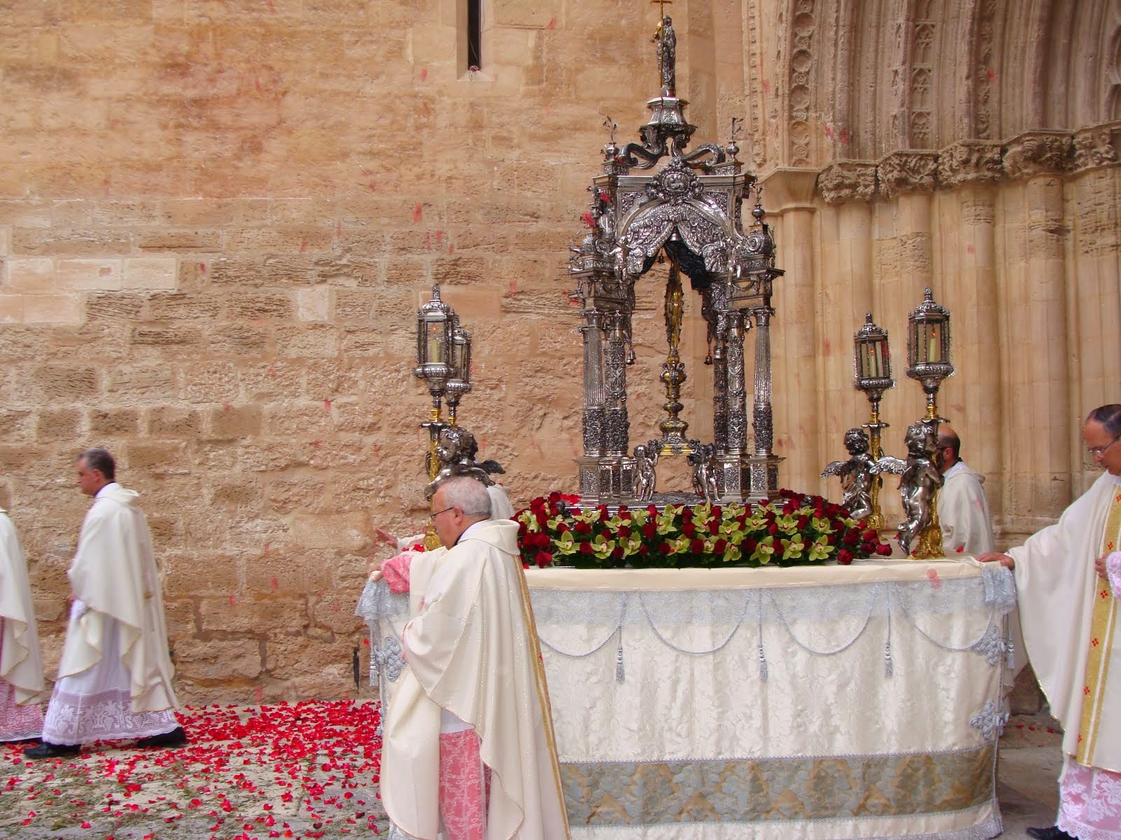Mira con Corazón Fiesta del Corpus Christi