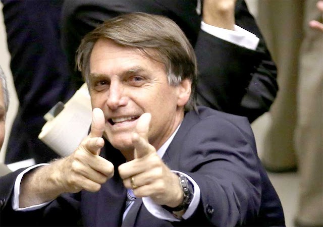 Com grande ausência de vereadores, Câmara concede titulo de cidadania cratense a Jair Bolsonaro