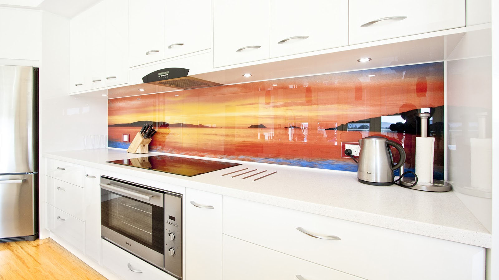 Tổng hợp những mẫu vách bếp kính cường lực in tranh 3D đẹp hết ý Tổng hợp những mẫu vách bếp kính cường lực in tranh 3D đẹp hết ý