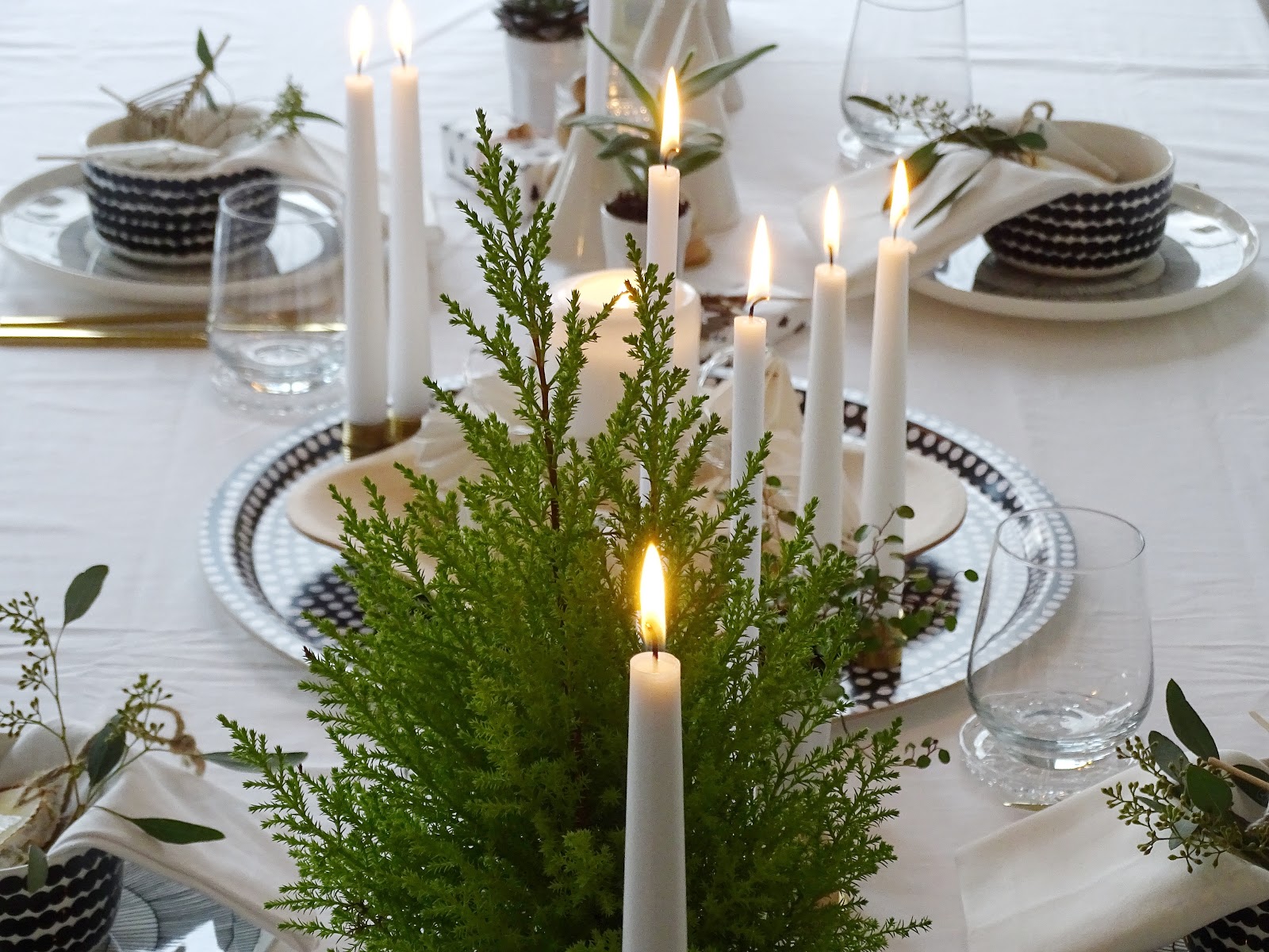 Weihnachtliche, finnisch-inspirierte Tischdeko-Idee - Design-Klassiker von Marimekko, Iittala, Artek - https://mammilade.blogspot.de Weihnachtliche, finnisch-inspirierte Tischdeko-Idee - Design-Klassiker von Marimekko, Iittala, Artek - https://mammilade.blogspot.de
