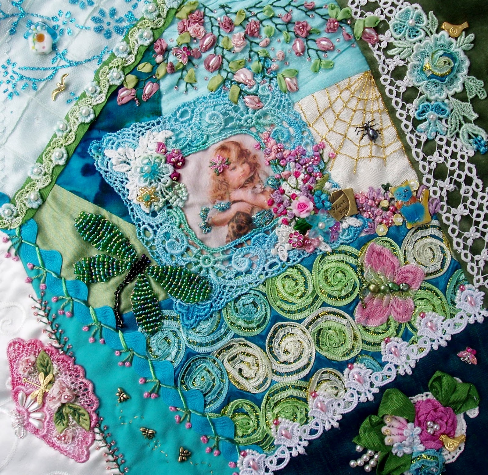 Raviolee Dreams There's a Crazy Quilt Show Going On & Online CQ
