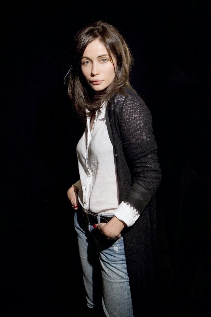 AtoZ hotphotos: Emmanuelle Beart hot stills