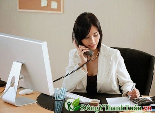 Không nghe điện thoại quá nhiều là cách phòng tránh bệnh đau lưng