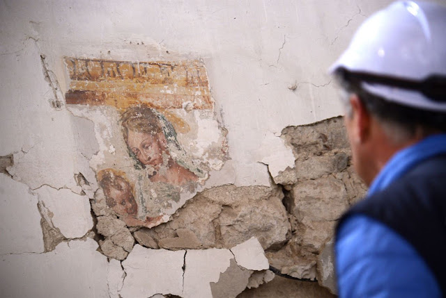 Art 'blue helmets' rescue Italy's treasures from rubble Art 'blue helmets' rescue Italy's treasures from rubble
