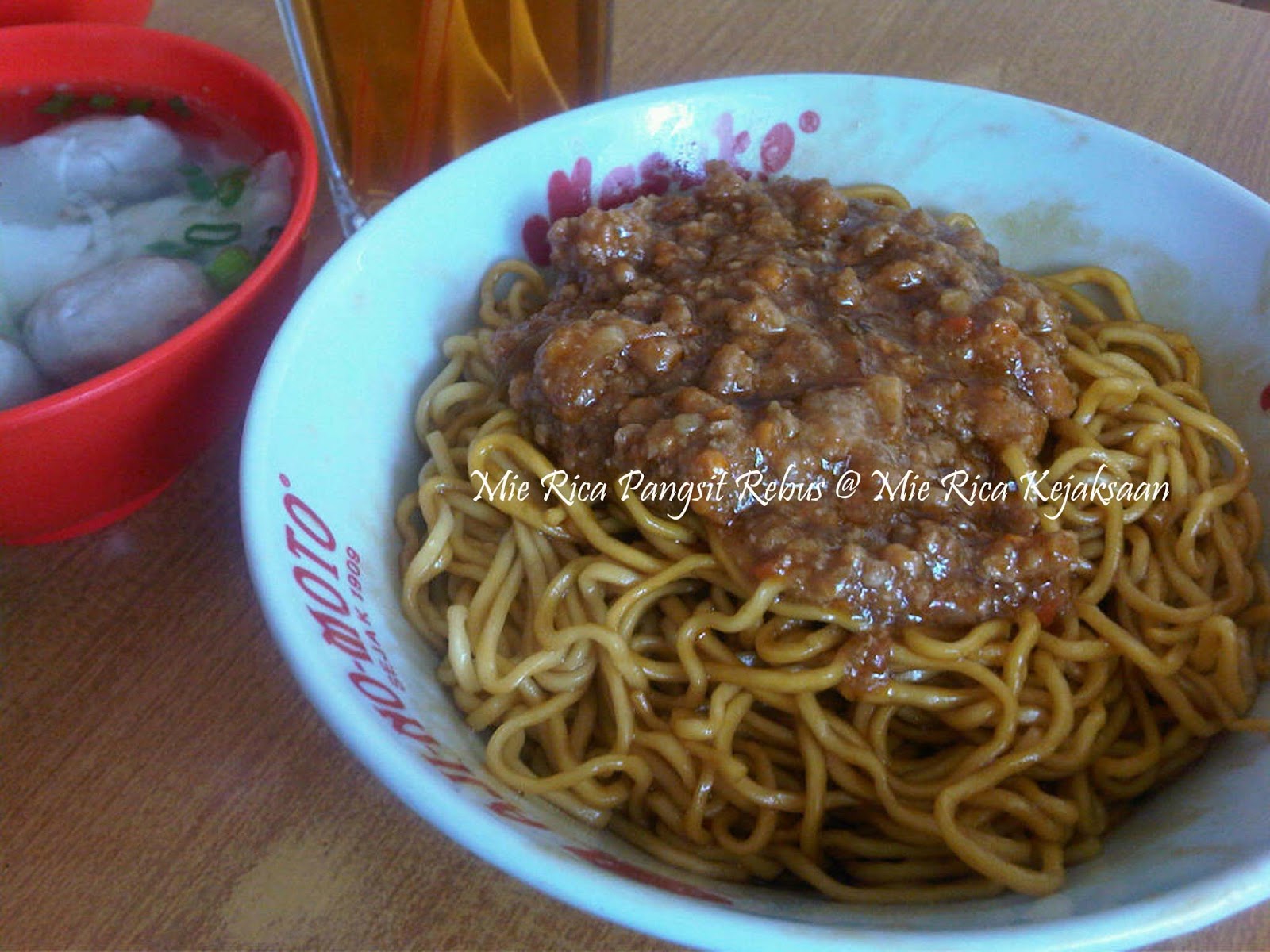 Waroeng Madame: BANDUNG EUY - MIE RICA KEJAKSAAN