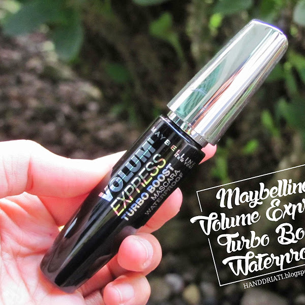 Review Maybelline New York Volum' Express Turbo Boost Mascara Waterproof Very Black