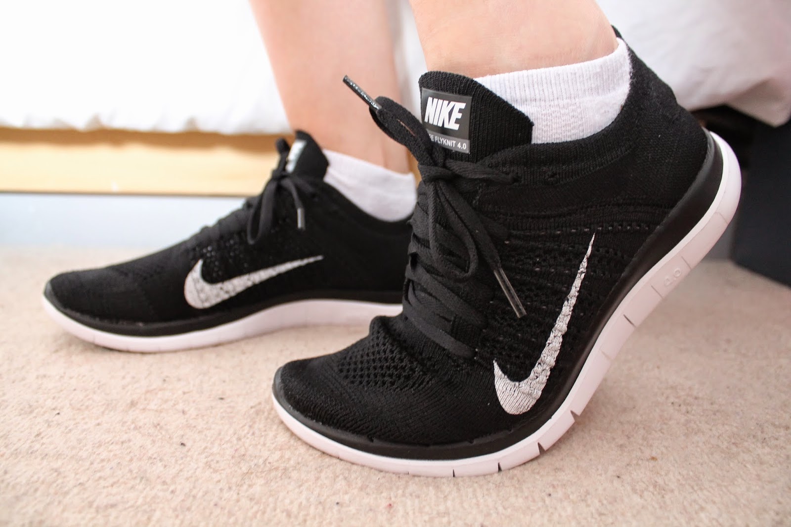 jordan 1 mid black toe