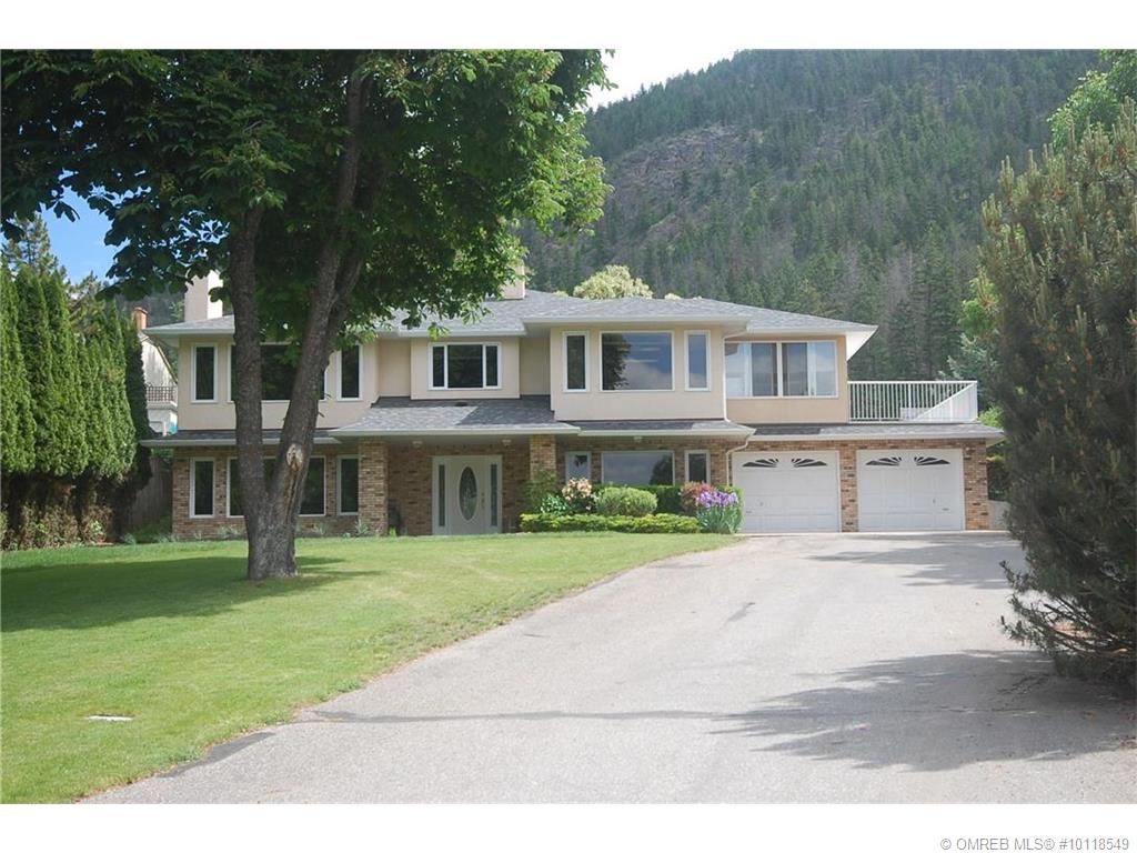 This Okanagan Lakeshore Property Has it All!