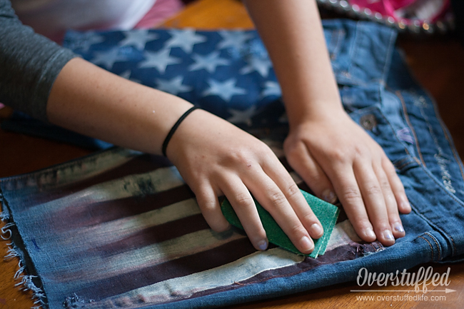 Easy DIY Patriotic Cutoff Shorts Easy DIY Patriotic Cutoff Shorts
