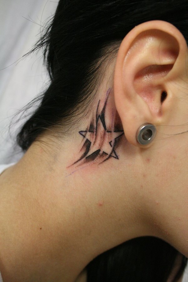 tatuagem na orelha tatuagem na orelha