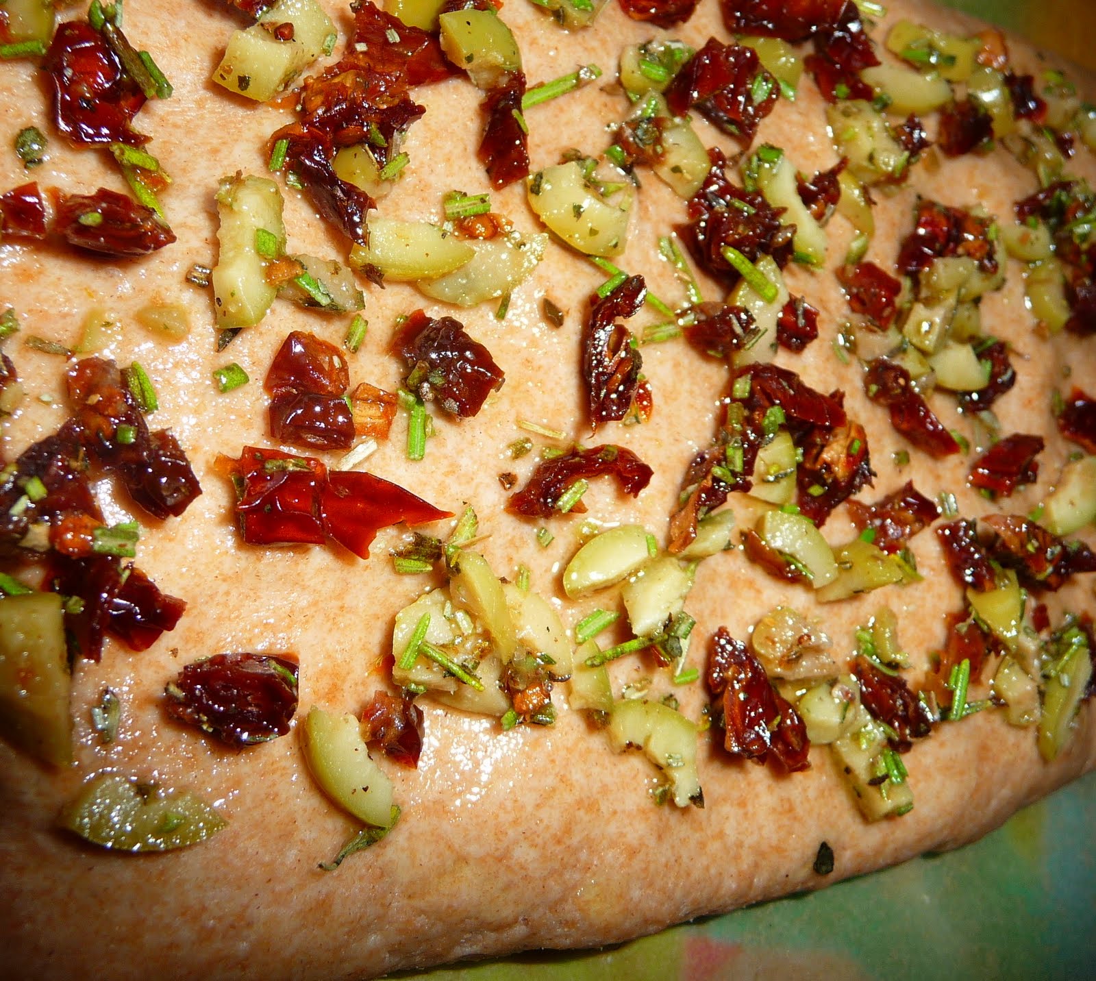 veganes lischen: Vollkorn-Oliven-Foccacia (mit Aioli &amp; Co.)