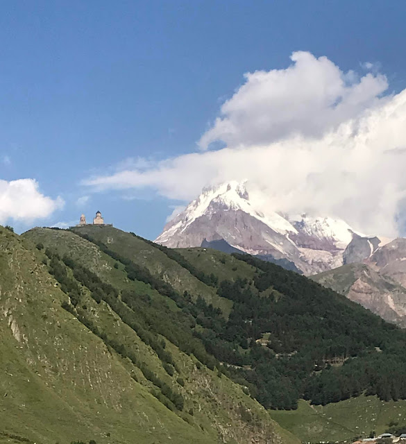 Kazbek, pięciotysięcznik góry, Kazbegi, Gruzja, wyprawa