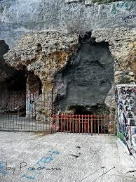 Η ΣΠΗΛΙΑ ΤΟΥ ΠΑΡΑΣΚΕΥΑ ΚΑΙ ΤΟ ΣΤΟΙΧΕΙΩΜΕΝΟ ΣΠΙΤΙ ΣΤΗΝ ΚΑΣΤΕΛΑ  