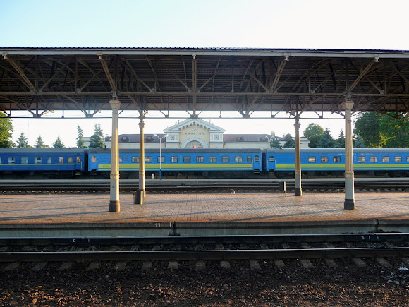 Конотоп. Залізнична станція. Потяг № 784. Київ – Шостка. «Подільський експрес» Конотоп. Залізнична станція. Потяг № 784. Київ – Шостка. «Подільський експрес»