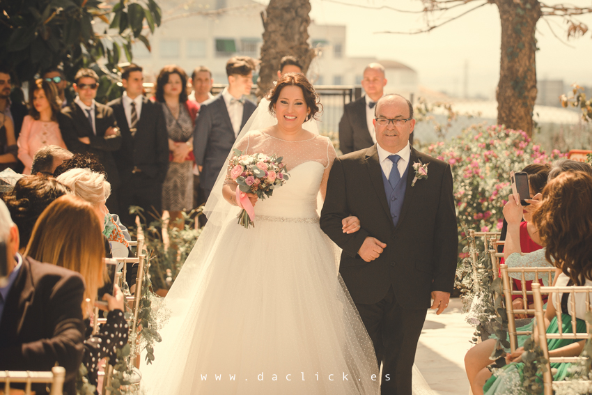 entrada a ceremonia novia y padrino