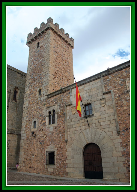 Torre de las Cigüeñas, palacio de los cáceres-Ovando