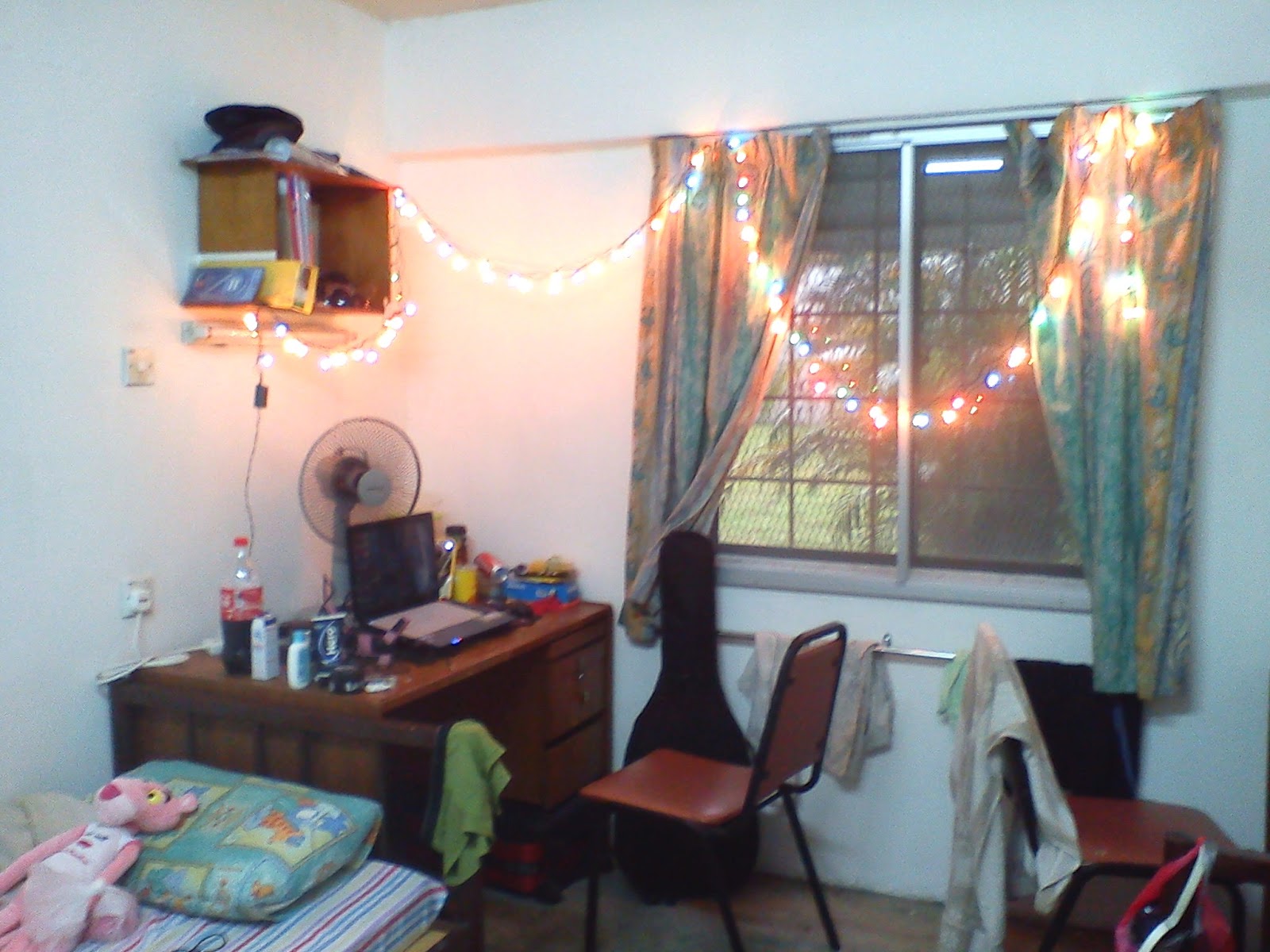 Welcome to my Blog: I decorate my hostel room 01
