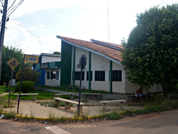 Abandono de prédio onde funcionava escola gera reclamações em Cacoal Abandono de prédio onde funcionava escola gera reclamações em Cacoal