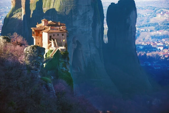 Độc đáo tu viện Meteora lơ lửng trên núi tại Hy Lạp