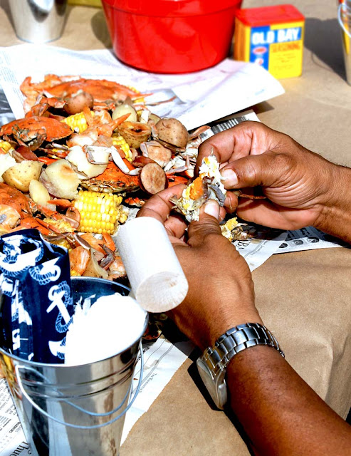 Cupcake Wishes & Birthday Dreams: Host a Backyard Crab Boil Party