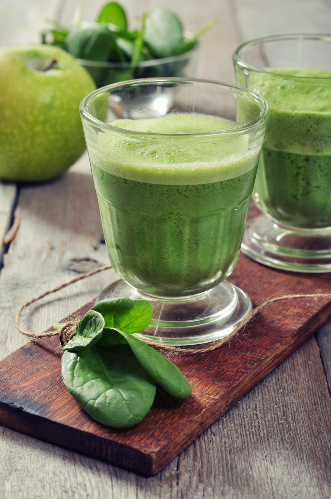 Green Spinach And Apple Smoothie