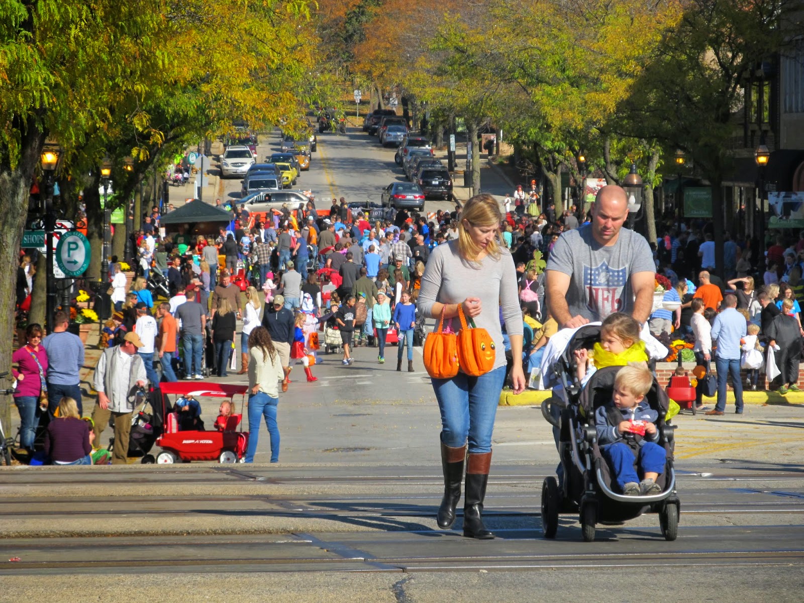 Glen Ellyn Parade Saturday, October 25, 2014 Glen Ellyn's Halloween