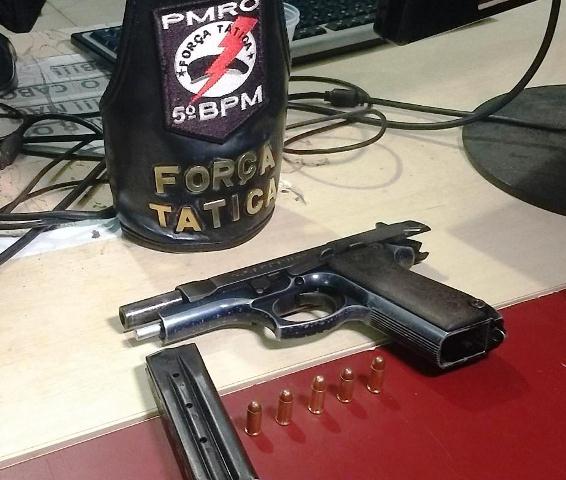 FORÇA TÁTICA – Trio em automóvel é preso com pistola 4 FORÇA TÁTICA – Trio em automóvel é preso com pistola