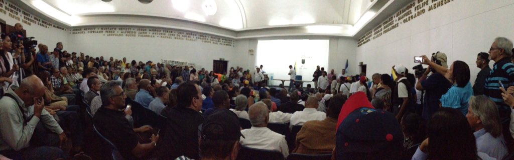 Manual para entender los paros de empleados públicos que Guaidó quiere hacer en Venezuela D06BEyYX0AAuhGS.jpg%253Alarge