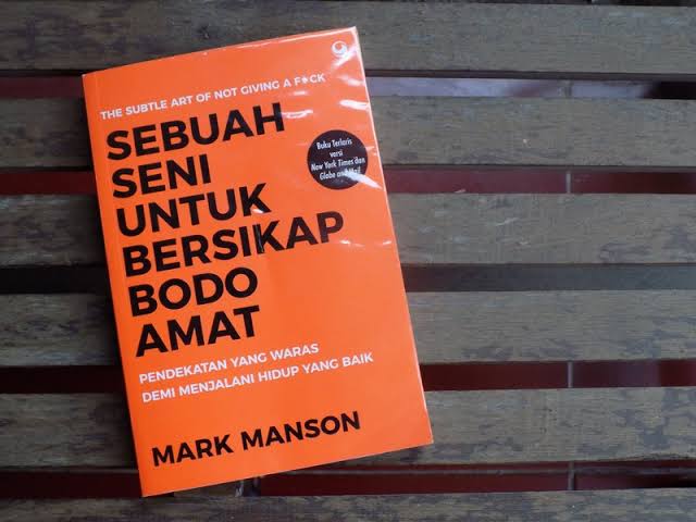 PDF Sebuah Seni Untuk Bersikap Bodo Amat PDF Buku Sejarah
