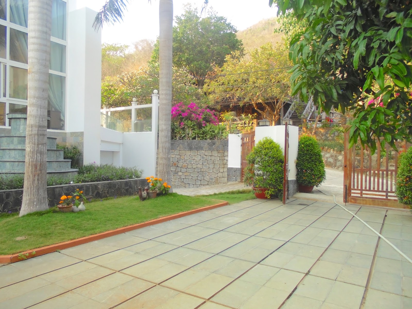 VV.23 The most luxury villa for rent on the hill located Front Beach