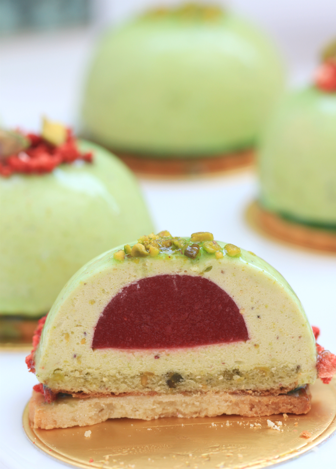 Pistachioraspberry petit gâteaux