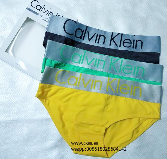 mujeres con ropa interior calvin klein