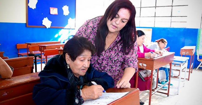 DRELM atiende a más 5 mil adultos mayores a través de los CEBA y CETPRO - www.drelm.gob.pe DRELM atiende a más 5 mil adultos mayores a través de los CEBA y CETPRO - www.drelm.gob.pe