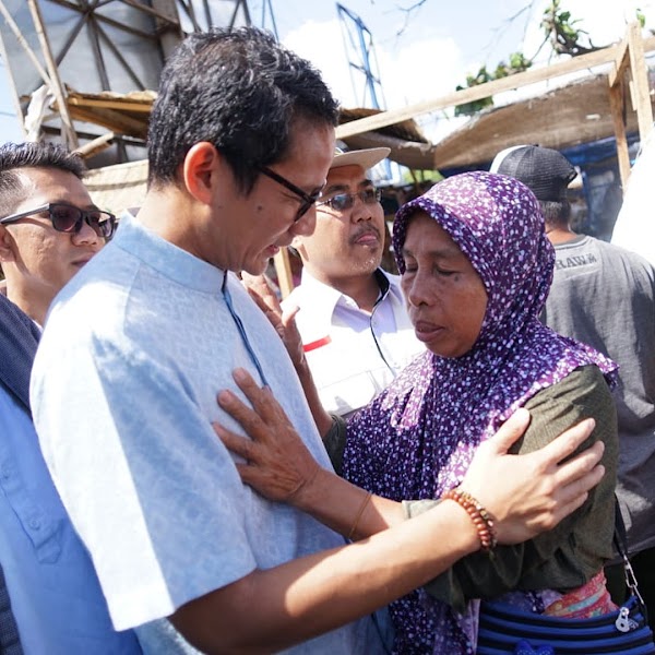 Komentar Heboh Saat Sandi Bantu Korban Gempa Lombok