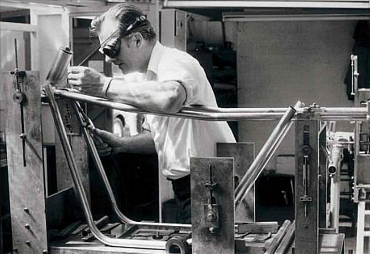 Cling on for dear life !!! Jack Wren The Seeley Honda Race Frame