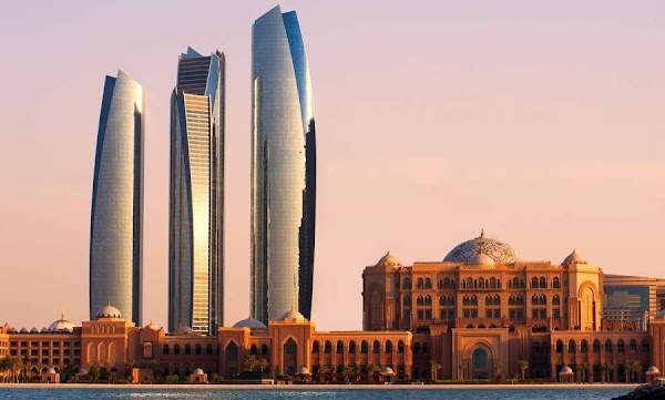 ABU DHABI: LA CAPITALE DEGLI EMIRATI ARABI UNITI ABU DHABI: LA CAPITALE DEGLI EMIRATI ARABI UNITI