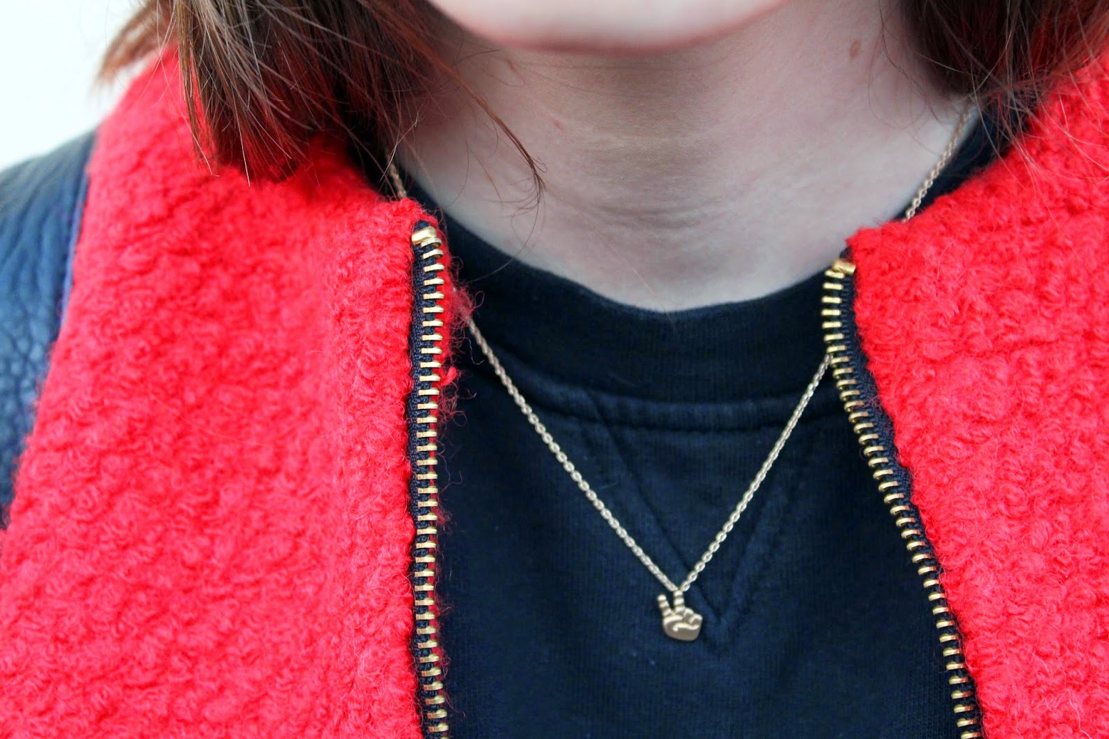 urban outfitters gold peace sign necklace