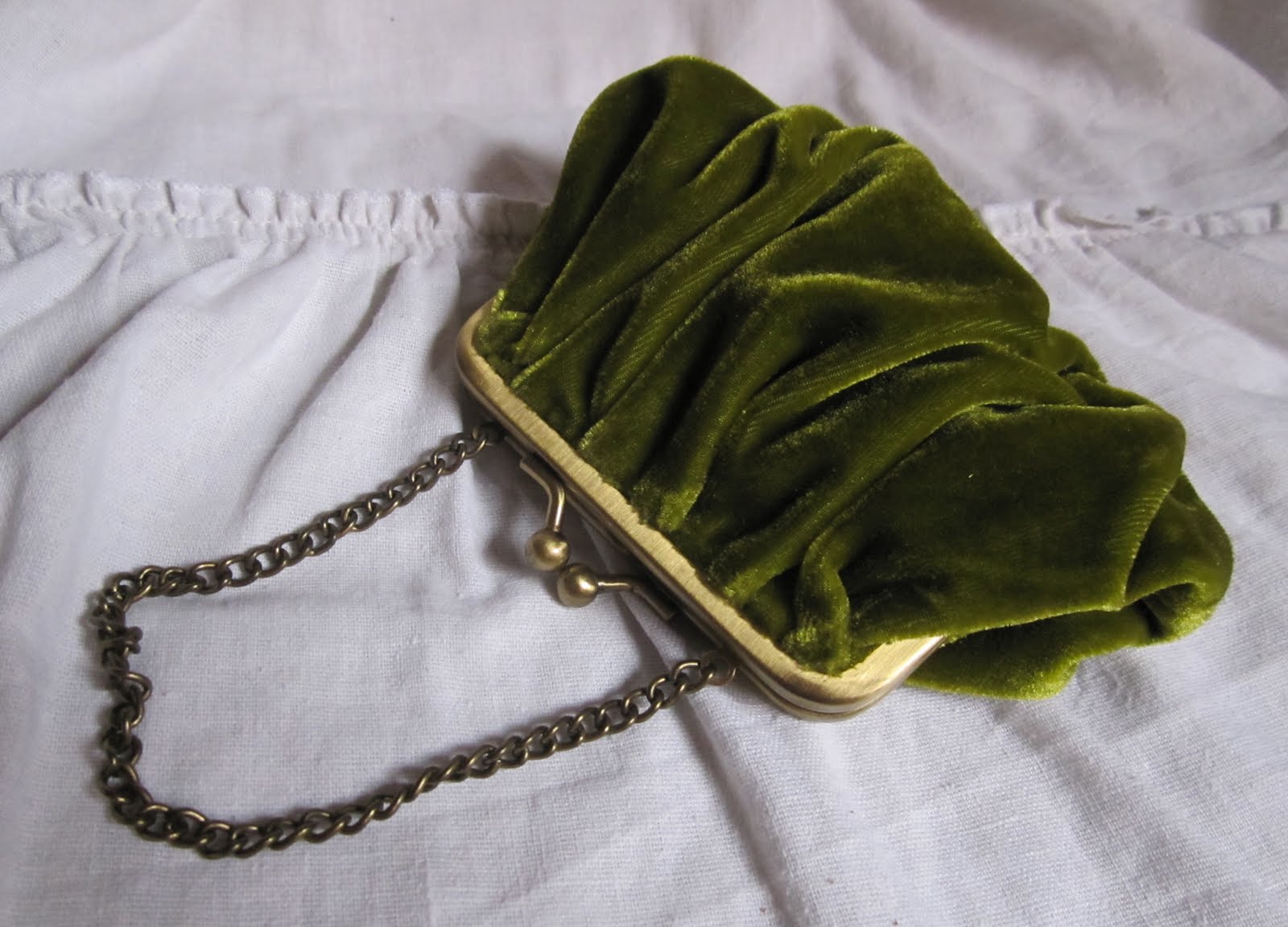 Cherchez Beauté Vintage green purse