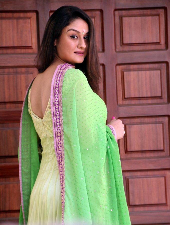Tamil Actress Sonia Agarwal 2017 Hot In Green Dress