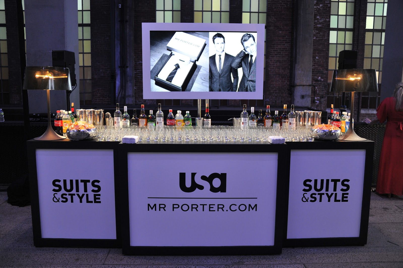 Mr porter. Mr Porter офис. Incorporated in Bars.