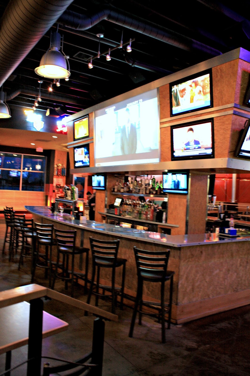 A Little Time and a Keyboard Build a Burger at Jersey's in Hoffman Estates {& a Giveaway}