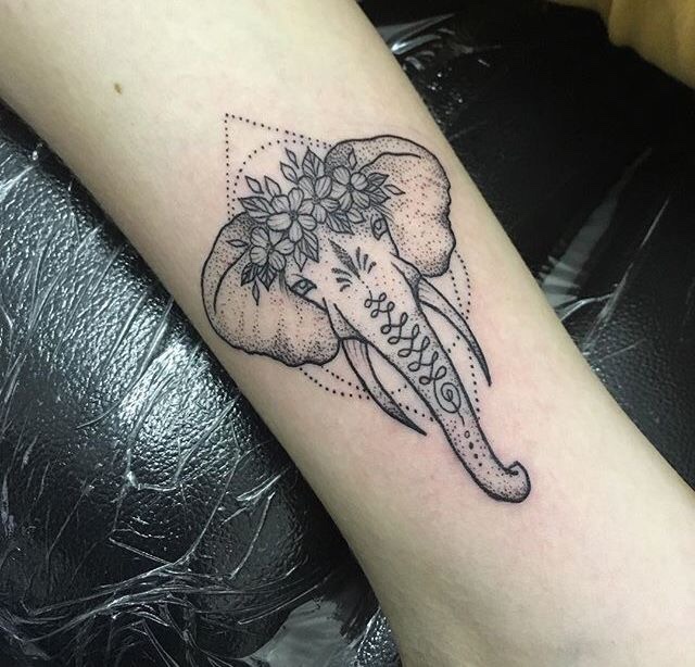 Tatuagens femininas de elefante Tatuagens femininas de elefante