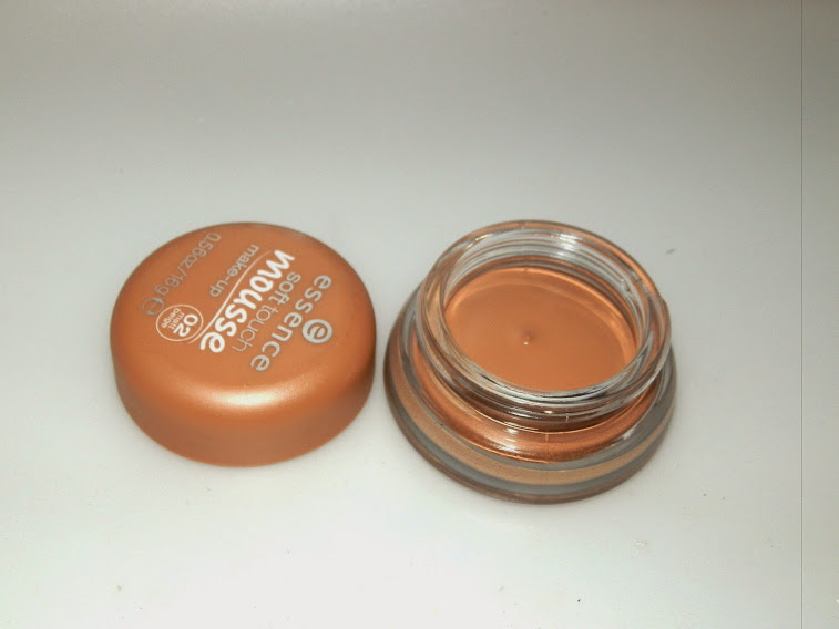 Essence Soft Touch Mousse Foundation N02 Swatches and Reviews 